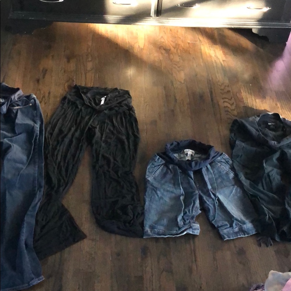 Lot of 4 pairs of Maternity pants, sz medium 8/10